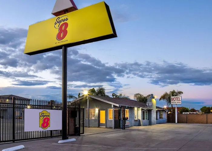 Super 8 By Wyndham Bakersfield Ca