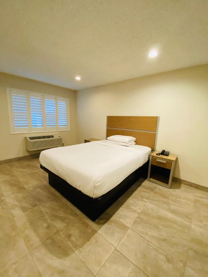 Lodge Super 8 By Wyndham Ca Bakersfield