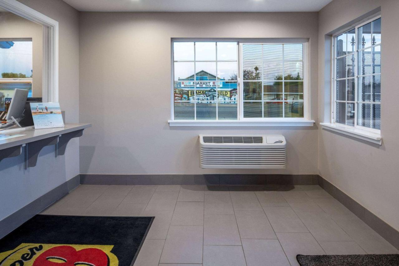 Super 8 By Wyndham Ca