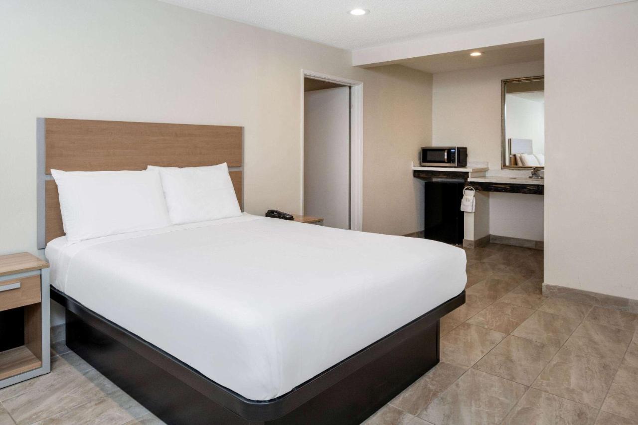 Super 8 By Wyndham Ca *